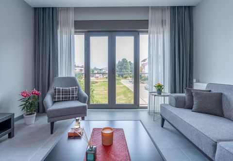 Lain-lain Rose Erela