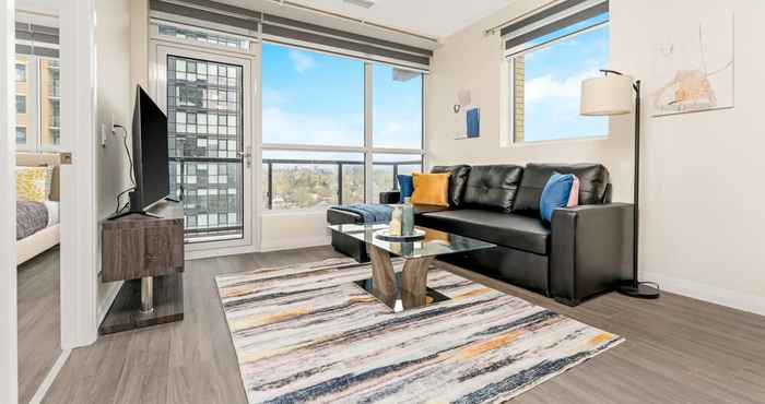 Others Upscale 1BR Condo - Balcony - Near Victoria Park