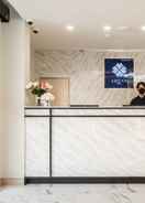 Quầy tiếp tân Lucky Hotel Bangkok