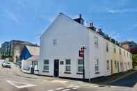 Others Boat House Located in the Sailing Mecca of Cowes