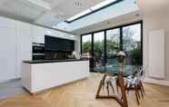 Lainnya 4 Sleek and Bright Apartment in London