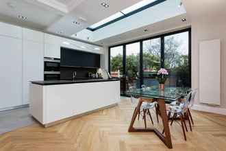 Lainnya 4 Sleek and Bright Apartment in London