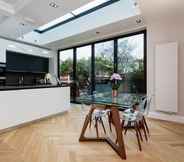 Others 4 Sleek and Bright Apartment in London