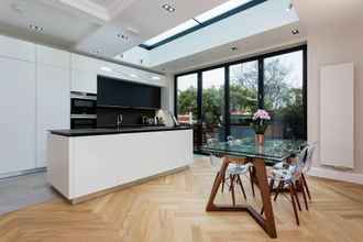 Others 4 Sleek and Bright Apartment in London