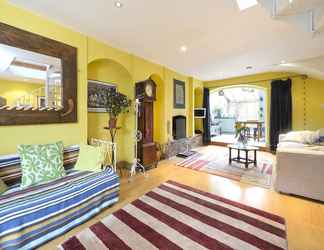 Lainnya 2 Boho Charm Apartment London