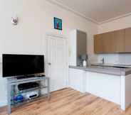 Others 4 Sinclair Gardens Apartment London