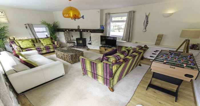 Others Shippenrill Croyde 6 Bedrooms Sleeps 13 Hot Tub