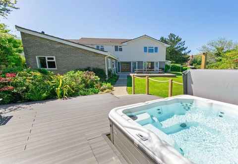 Lain-lain Ladywell Croyde 6 Bedrooms Sleeps 12 Hot Tub