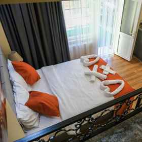 Room1拉維特琳飯店,Esta Bomonti飯店