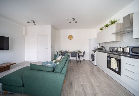 Others Charming 3-bed Apartment in South end on sea