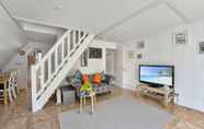 Others 7 The Lookout, Sunny Beach Retreat, Sleeps 5 Guests