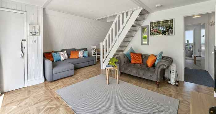 Others The Lookout, Sunny Beach Retreat, Sleeps 5 Guests