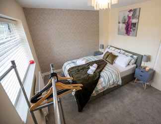 Others 2 5star Serviced Homes- Free Wifi & Parking, Office