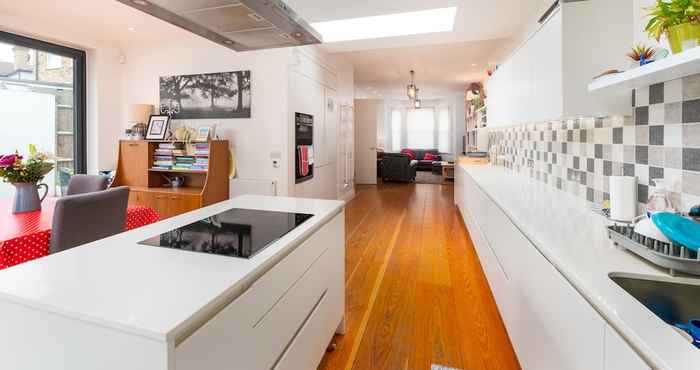 Others Delightful Family Home With Garden in Balham by Underthedoormat