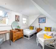 Others 4 Delightful Family Home With Garden in Balham by Underthedoormat