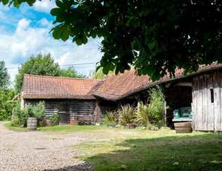 Lainnya 2 Farm Cottage a Cute C16th Cottage a Walk Across the Fields to a Great pub