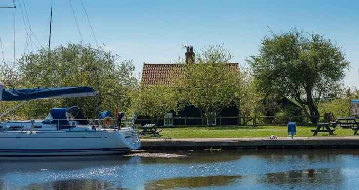 Lain-lain Navigation Cottage on the Historic Sea Lock Overlooking the Nature Reserve