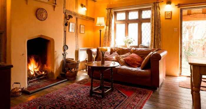 Lainnya The Old Monkey a Quirky Bolthole on the Edge of a Historic Market Town