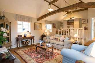 Lain-lain The Stables Relax in 5 Star Style and Comfort With Lovely Walks all Around