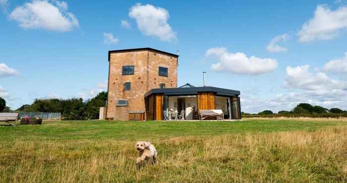 Khác The Hexagon wow What a Location Views Over the Essex Marshes and sea
