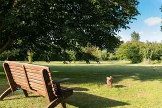 Lainnya 4 Rose Cottage Rural Cosiness With Footpaths to the Local Macro Brewery Pub