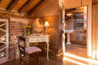 Lainnya 4 Dons Barn a Stunning Cottage Just a Walk Across the Fields to a Great pub