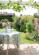 Ảnh chính Romney a Cosy Victorian Cottage in a Picturesque Suffolk Village