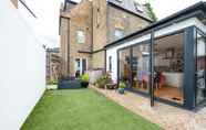 Others 2 Delightful Family Home With Garden in Balham by Underthedoormat