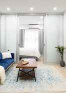 บริเวณนั่งเล่น 78-2c XL Furnished 1BR WD Walk 2 Central Park