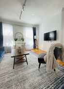 บริเวณนั่งเล่น 61-2a Large 1BR in Upper East Side