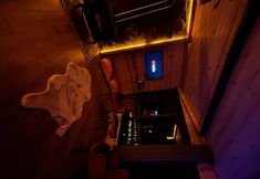 Others 2 Vadilife Suit