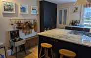 Others 3 Incredible & Quirky 2BD Home With Garden - Hackney