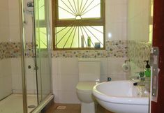 Others 6 Kampala 5-beds, Sleeps 8 With Garden & Parking