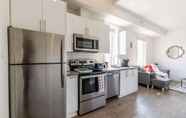 Lainnya 2 Upscale 2BR Condo - Steps to Leslieville