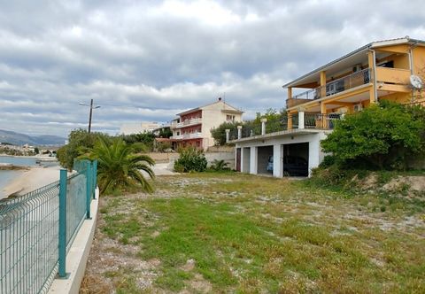 Others A5 Beachfront apt With a Balcony and sea View