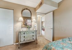 기타 3 J7 Amelia South 2 Bedroom Condo by RedAwning