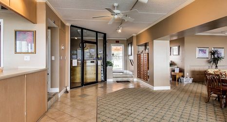 기타 2 J7 Amelia South 2 Bedroom Condo by RedAwning