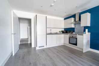 Others 4 Hemel Aparments- Indigo Dreams