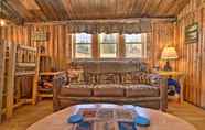 Lainnya 6 Charming Lakeside Cabin w/ Deck and Shared Dock!