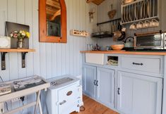 Others 3 Shepherds Retreat