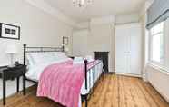 Lain-lain 6 Large Family Home With Garden Near Clapham Common by Underthedoormat