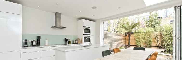 Lainnya Large Family Home With Garden Near Clapham Common by Underthedoormat