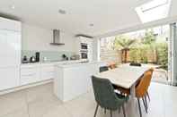 อื่นๆ Large Family Home With Garden Near Clapham Common by Underthedoormat