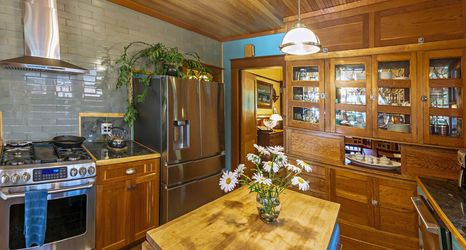 Lain-lain 2 A Cowslip's Belle Inn