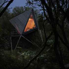 Primary image1K2 Kudhva Treehouse Cabin for 2 in Tintagel,Deviock飯店