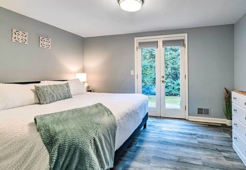 Others Spacious Rochester Home w/ Heated Pool & Hot Tub!