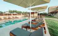 Others 6 Aqua-tastic Getaway Marathopoli s Poolside Gem