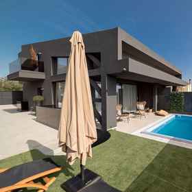 Primary image 1 Inviting 4-bed Villa Lia in Vathianos Kampos, Manos Hatzidakis Theatre Hotels