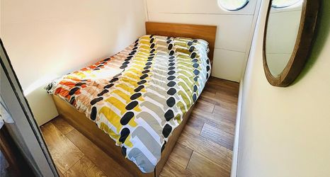 기타 2 Boutique Boat Stays Contemporary Barge