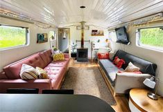 기타 6 Boutique Boat Stays Contemporary Barge